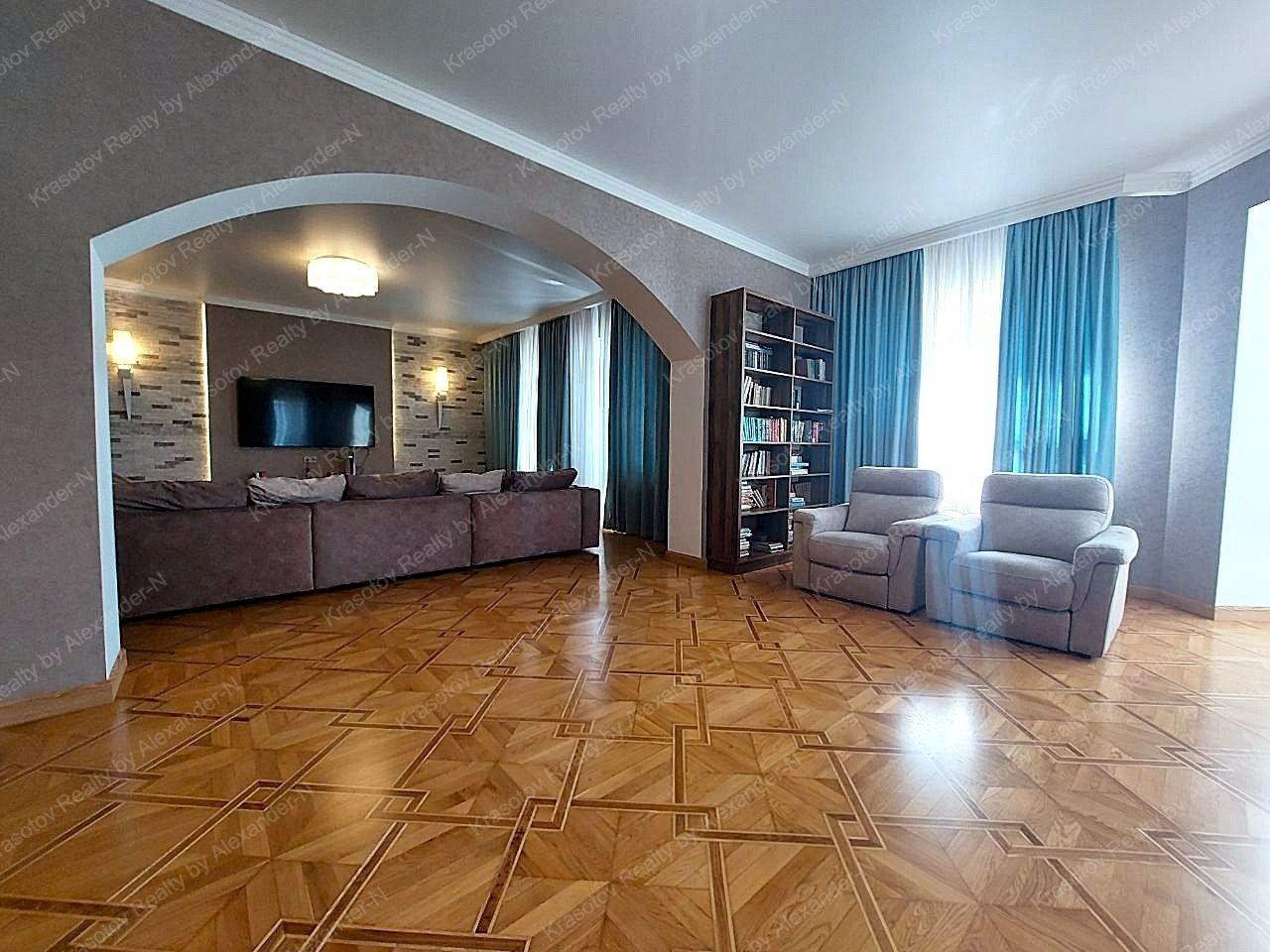 продажа многокомнатной квартиры номер A-174795 в Приморском районе, фото номер 32